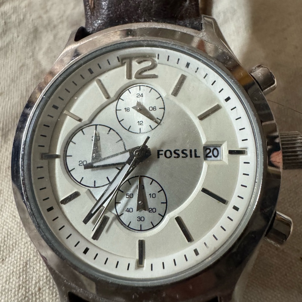 Vintage Fossil men’s watch with Brown Strap - Mint Condition